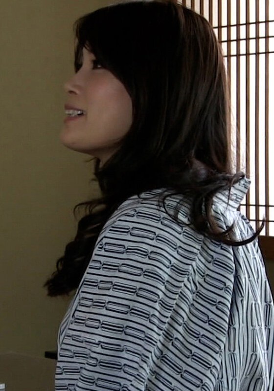 【2024年07月28日発売】温泉旅館でマッサージ中、旦那の不在を確認したマッサージ師！際どいエロ施術で人妻は快楽堕ち！昼下がりの部屋で快楽中出しSEX！